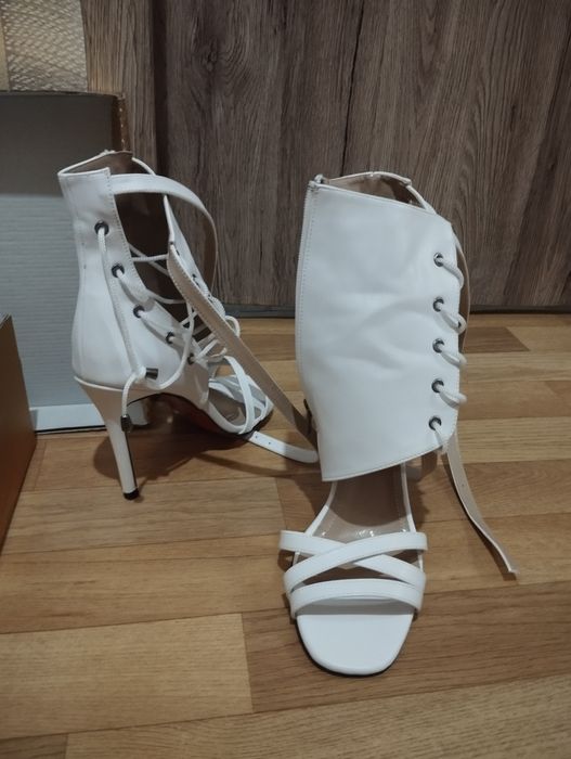 Летни боти с тънък ток