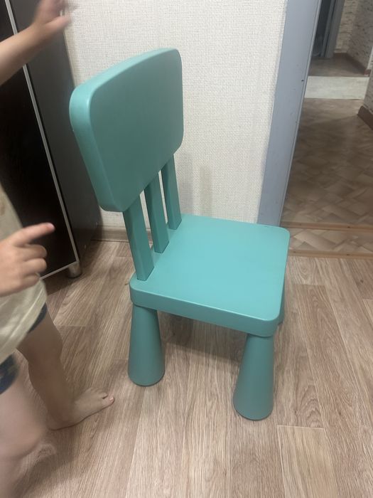Детский стол со стульями