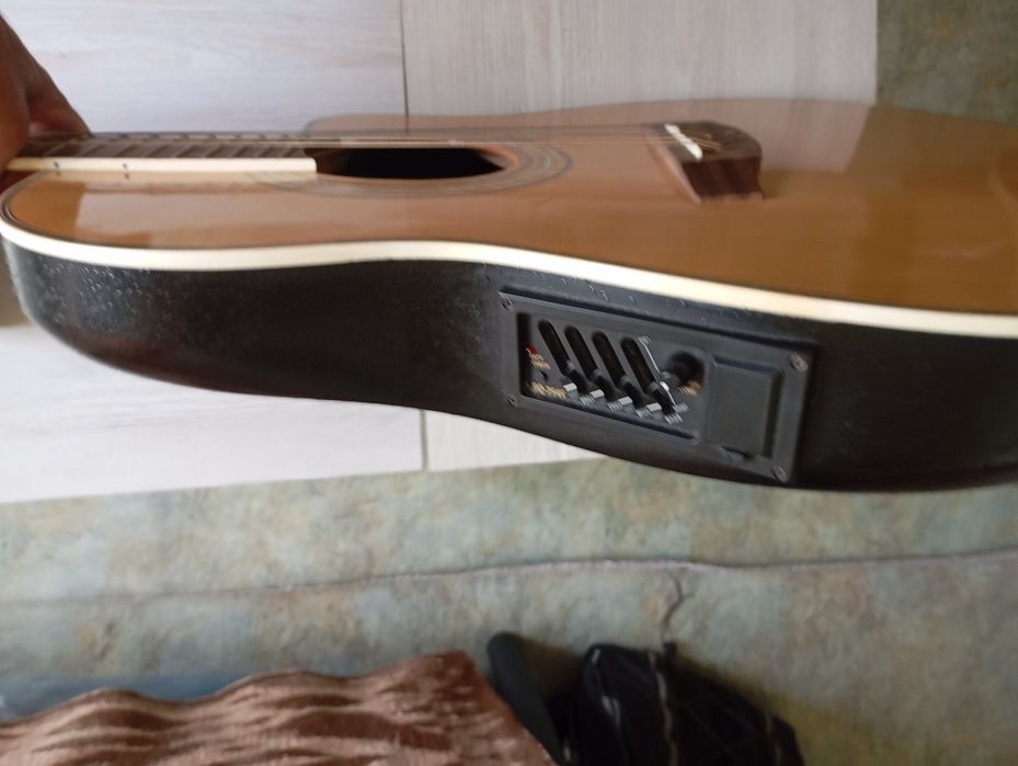 Электроакустическая гитара.Cadenza.