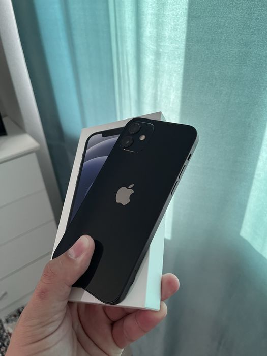Продам iPhone 12
