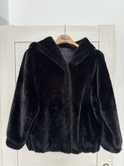 Продам эко шубу новая.