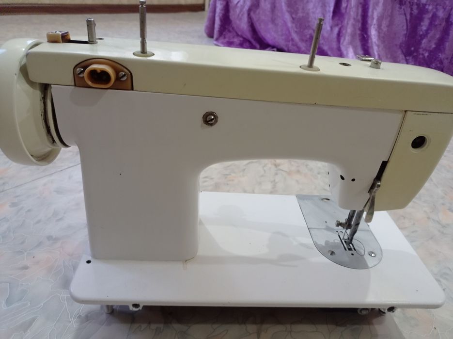 Продается швейная машинка