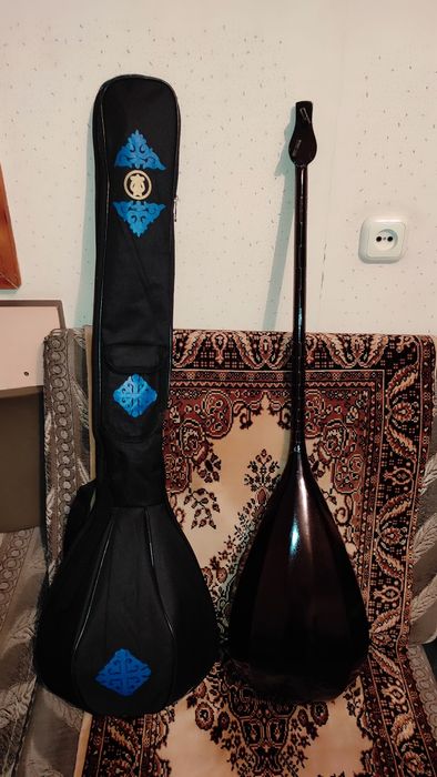 Домбра чехолымен