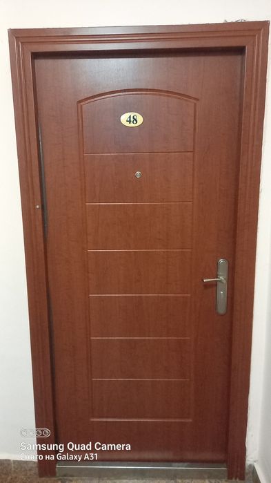 Входная дверь прочная