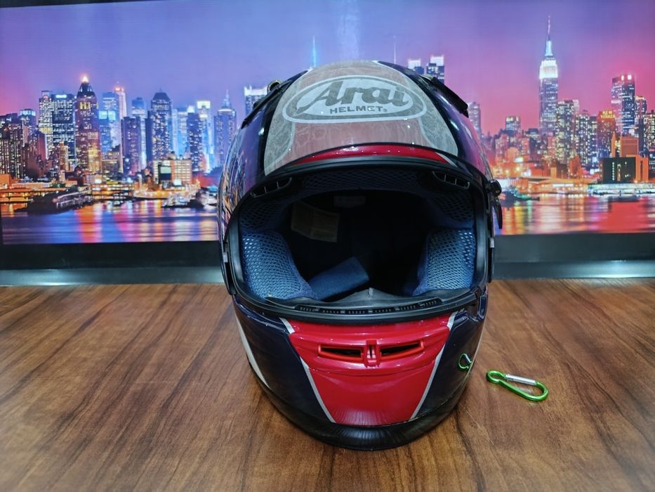 Мото шлем от Японского бренда ARAI Quantum