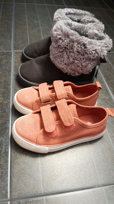 Продавам детски обувки. Н & М.