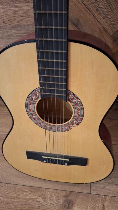 Акустична китара с калъф