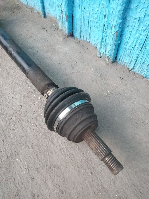 Привод правая сторона Гольф 3 Вента