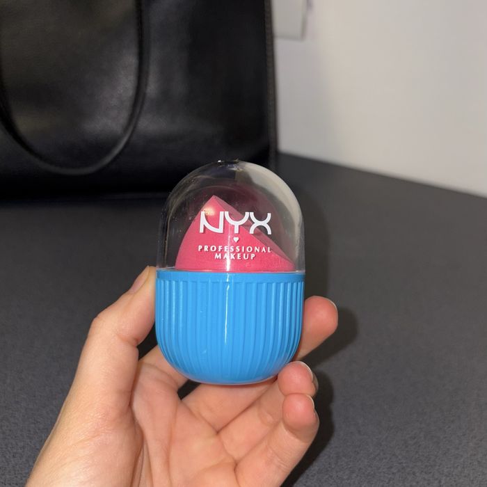 Buretel de machiaj beauty blender roz NYX professional makeup nou