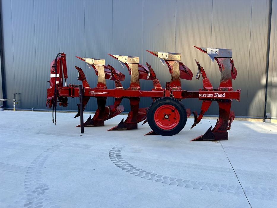 plug cu 4 brazde arat utilaje Huard Kuhn Naud