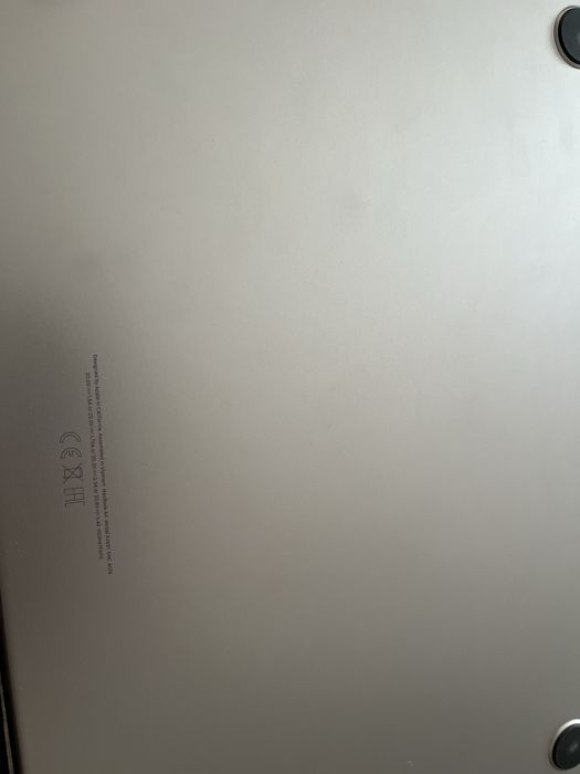 MacBook Air 13” M2 • 8GB / 256GB