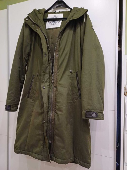 Дамско зимно яке с качулка