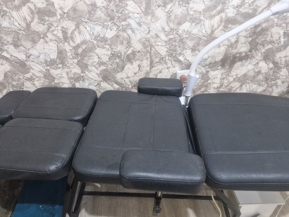Продам кушетку в отличном состоянии.