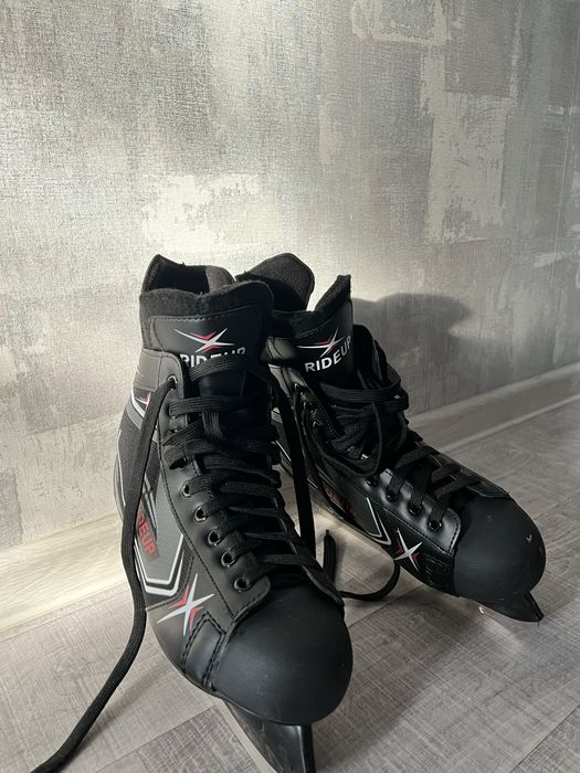 Коньки хоккейные