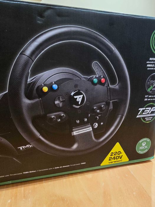 Продавам PC волан с три педала TMX PRO на THRUSTMASTER