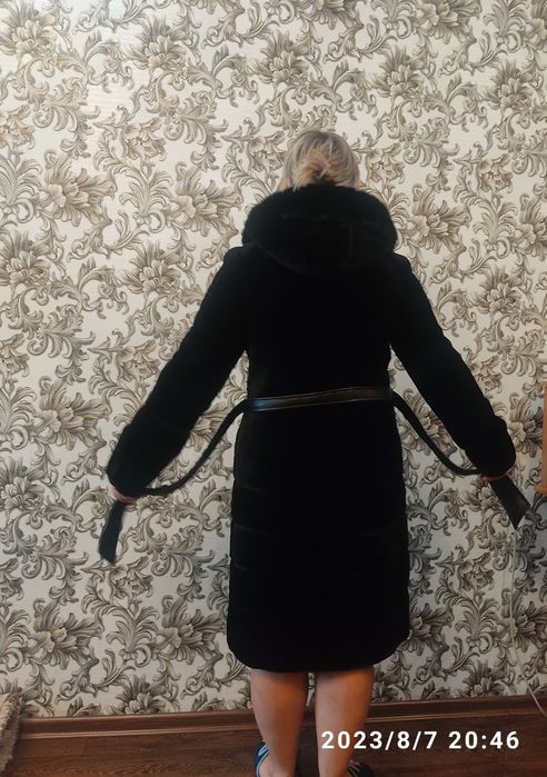 Шуба-мутон на цигейке. С норковыми вставками