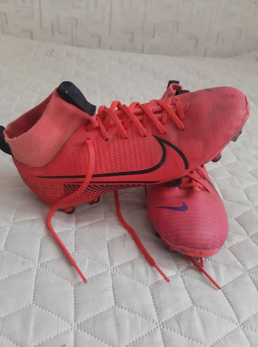 Оригинални Бутонки NIKE