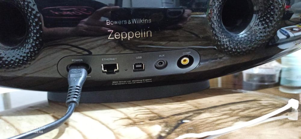 Bowers and wilkins zeppelin wireless високоговорител