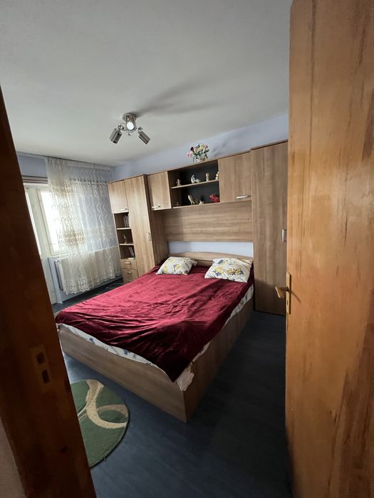 Inchiriez apartament 3 camere