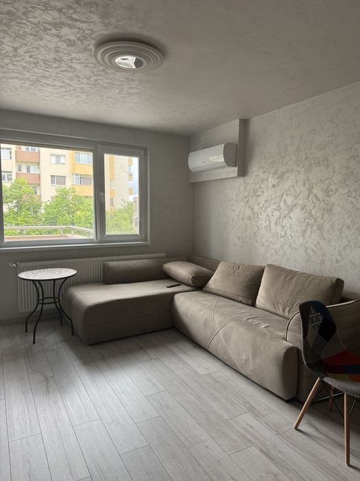 Ъглов разтегателен диван с ракла, бежов