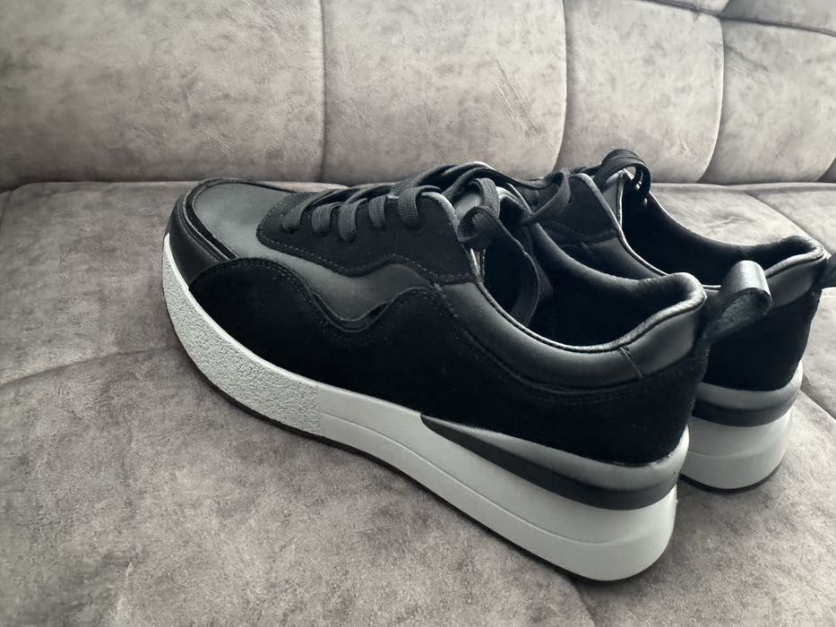 Дамски маратонки удобни и много леки .Тенденц 38 номер