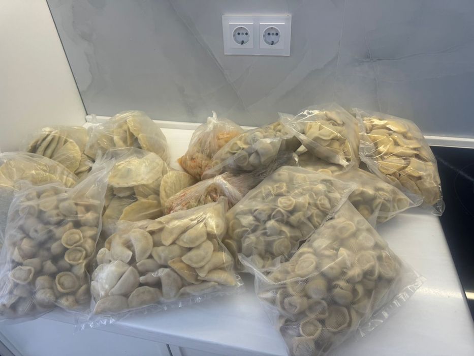 Домашние полуфабрикаты пельмени, вареники, квашенная капуста