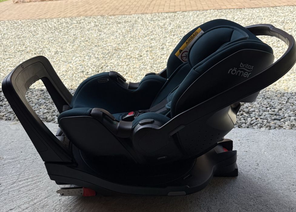 Scoica auto Britax Romer plus baza isofix tot Britax cu rotire !