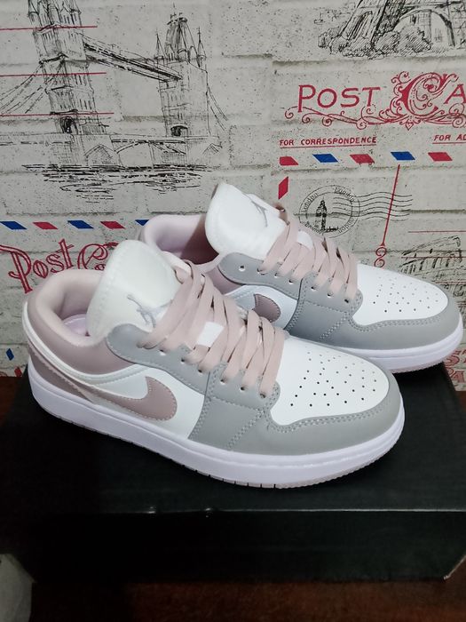 Кроссовки новые NIKE