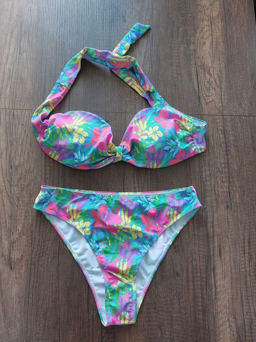 Нови дамски бански от 2 части