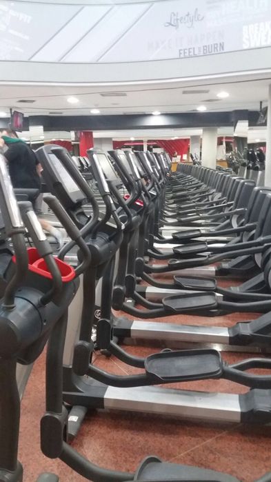 Depozit aparate profesionale life fitness