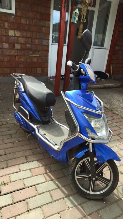 Scuter electric vultur