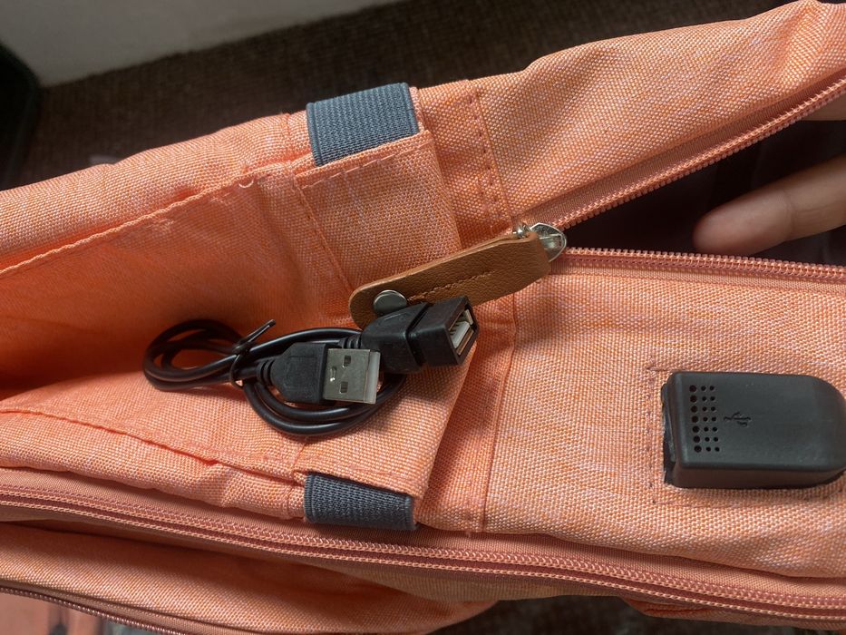 Ghiozdan pentru bebelusi