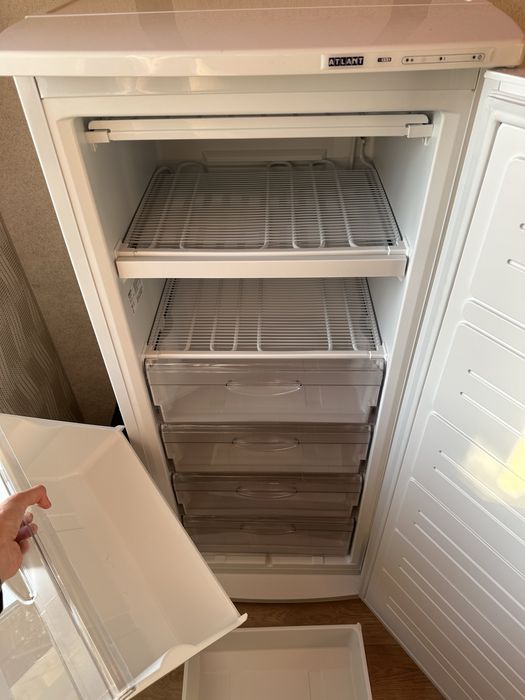Морозильник Atlant 240 л белый