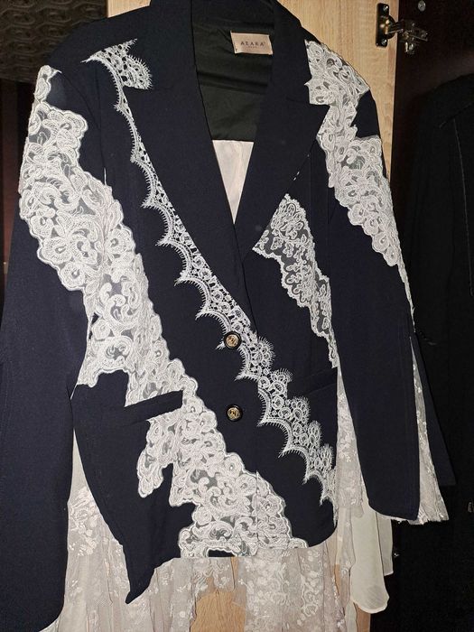 Дамско сако с дантели