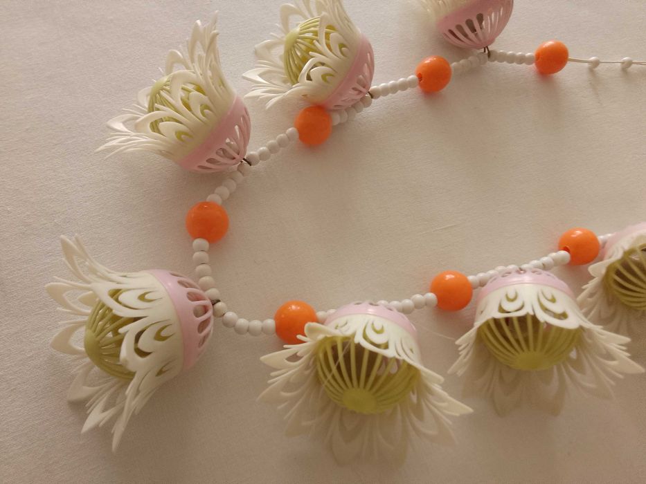 колекционерска ретро верига, 
играчка за легло, количката