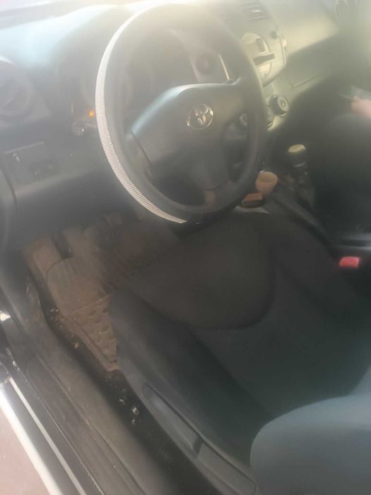 Продавам тойота рав4