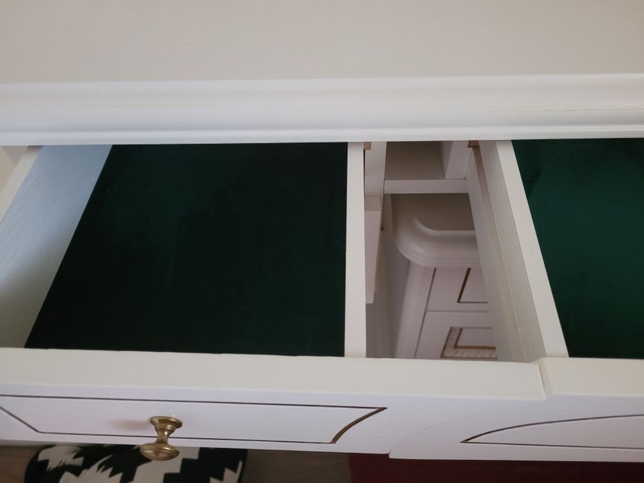 Дамский столик или Консоль