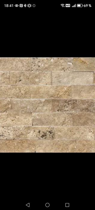 Faianță, gresie și parchet  în stare foarte bună și de calitate.