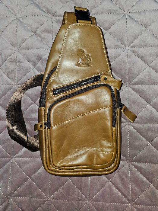 Продавам мъжка чанта за през рамо