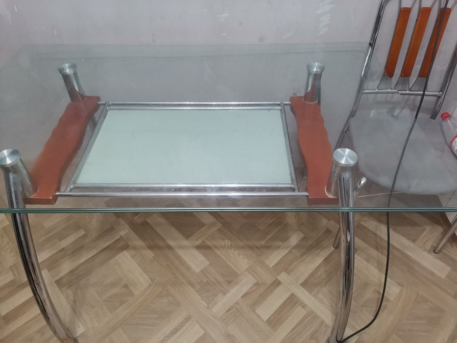 Продам стол стеклянный кухонный б/у