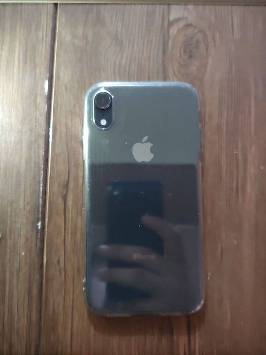 iPhone XR в отличном состоянии память 3/64 GB