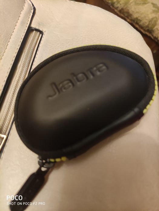 Блутут слушалки Джабра за удобство в кола, чудесен касетофон