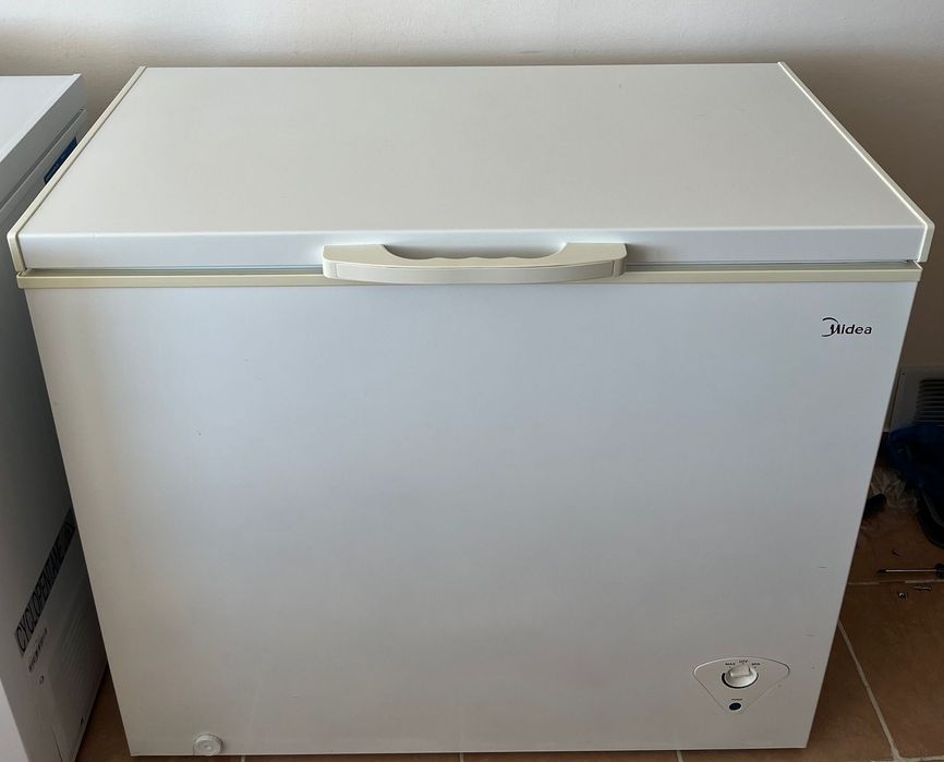 Морозильник Midea, неисправен.
