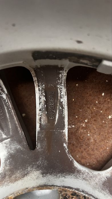 Джанти с гуми за Rav4 III, Grand Vitara 16” 5x114,3 ET48 6,5Jx16H2