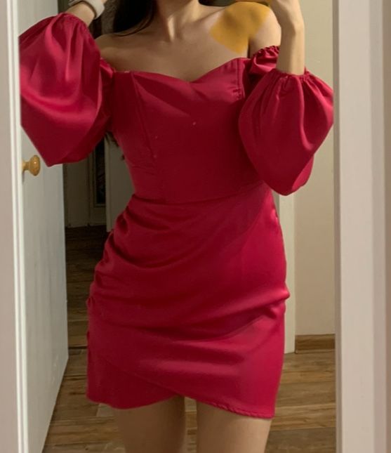 Продается платье S размера