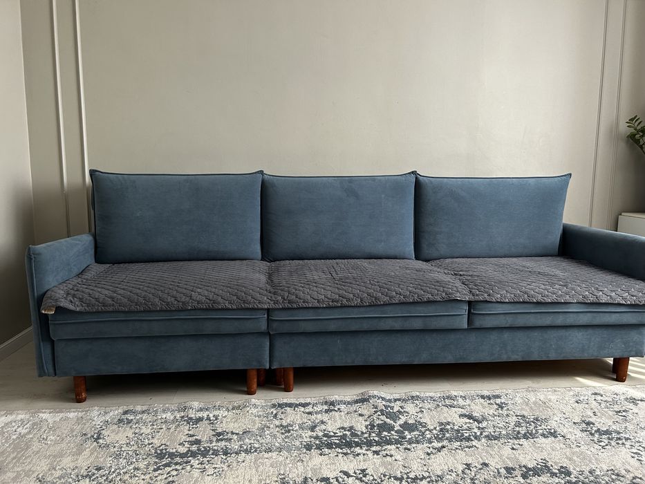 Диван 3 метра с деревянными ножками