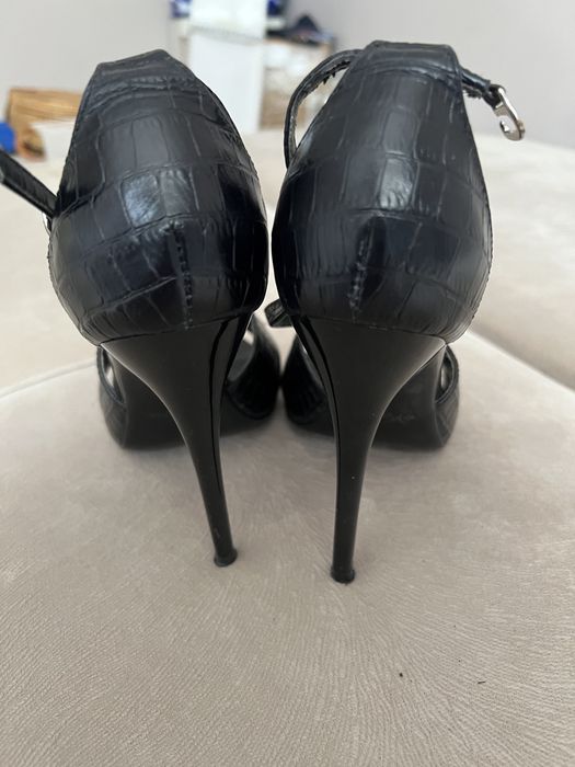 Женские босоножки