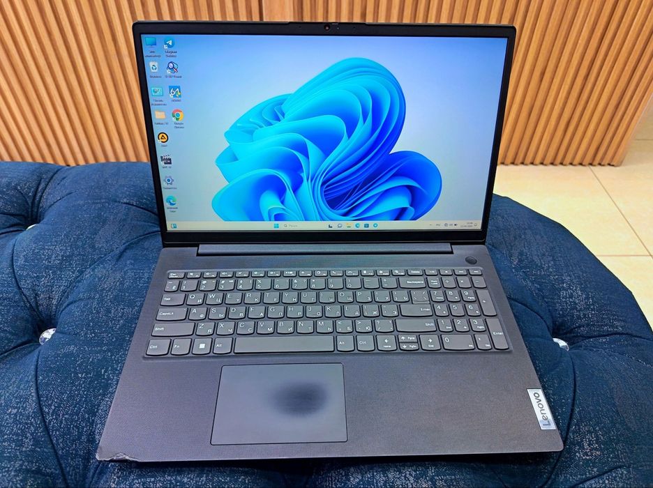 Lenovo core i3 12-avlod  8/256 SSD