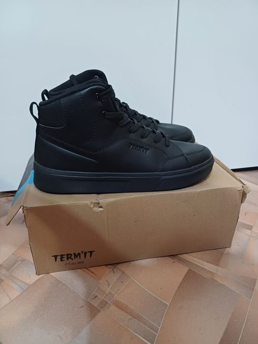 Продам осенние ботинки