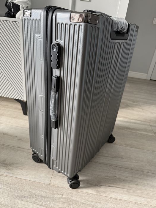 Большой чемодан размер L